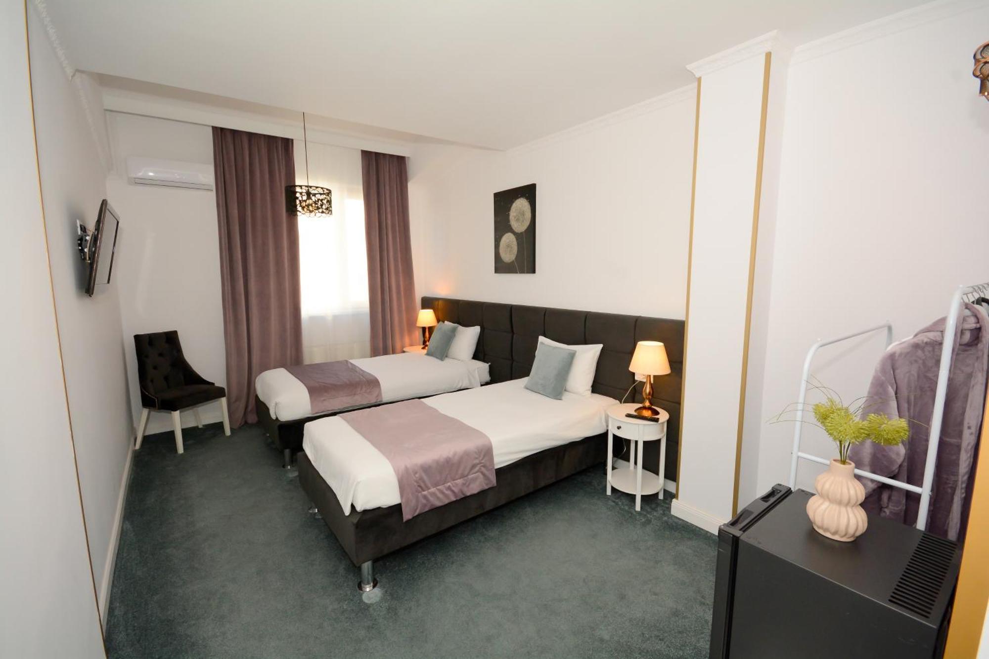 Hotel Andre'S Craiova Exterior foto